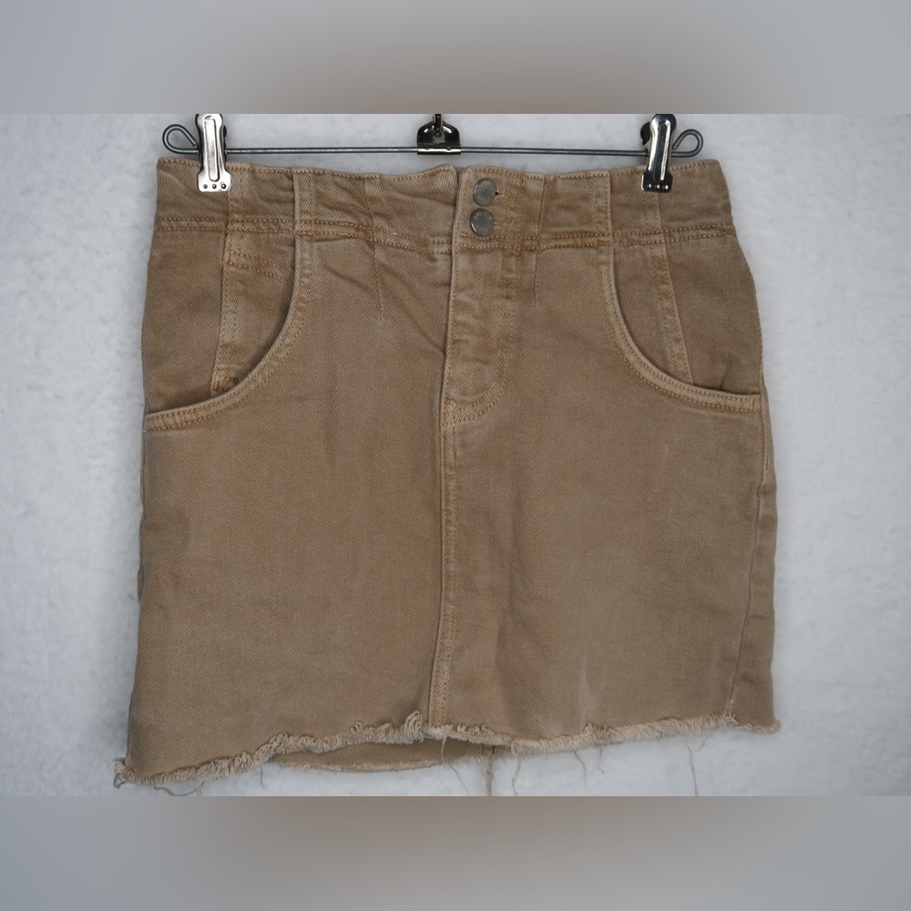 Free People Tan Mini Skirt-Pockets Rip Hem-Back Belt Buckle-Sz XS Flawed
